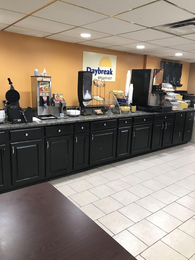 Days Inn By Wyndham Fort Wright Cincinnati Area מראה חיצוני תמונה