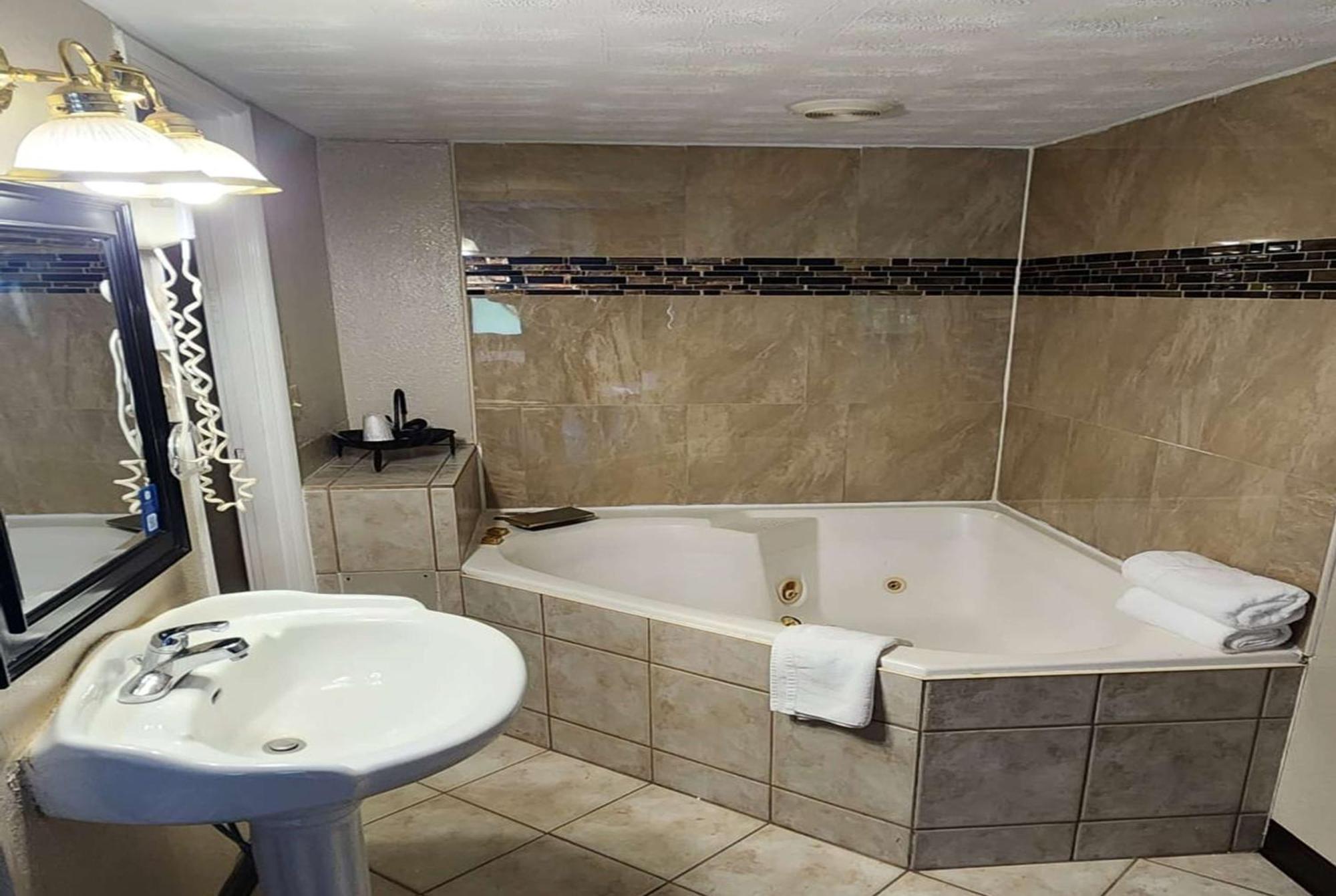Days Inn By Wyndham Fort Wright Cincinnati Area מראה חיצוני תמונה